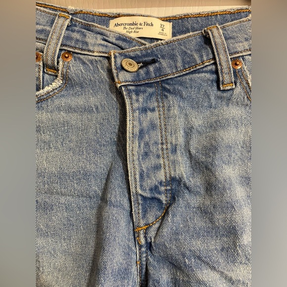 Abercrombie & Fitch Dad High Rise Crossover Distressed Jean Shorts Size 27 - Picture 3 of 10
